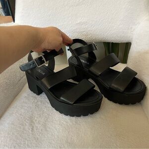 🖤 Soda Black Chunky Platform Heel Sandals | Triple Strap Buckle | Sz 8M